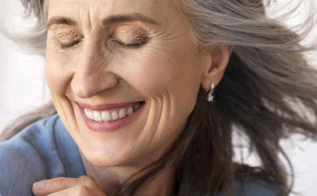 portrait-beautiful-smiling-older-woman (1)